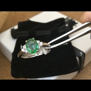 🎁🎁3 Carat Emerald Green Ring!! Sz 11🎁🎁